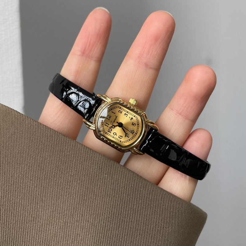 Luxury Watch Black - Vintage Oval Kadın Kuvars Saati Lüks