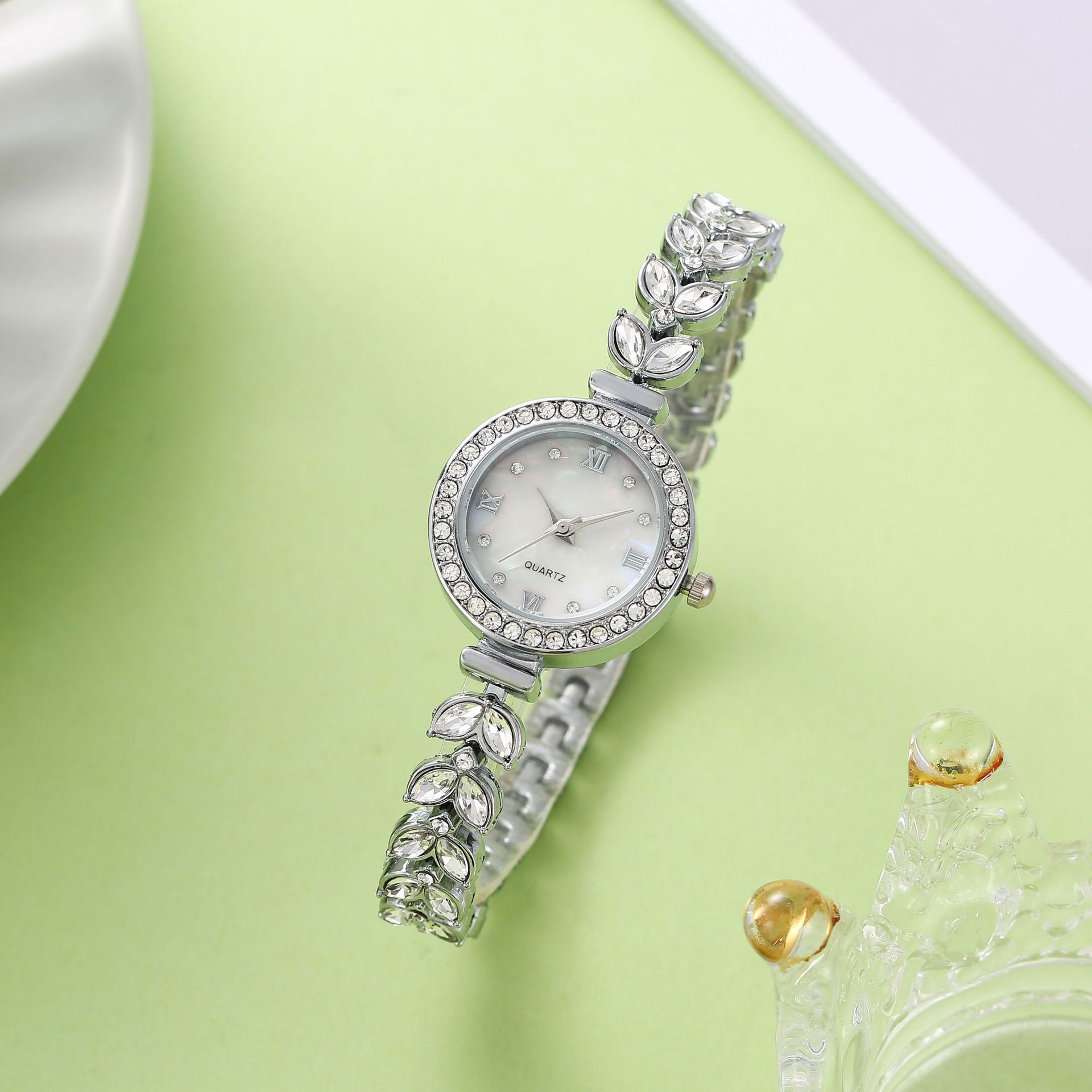 Luxury Watch Group - UTHAI W75 Mermaid kadın izle işık