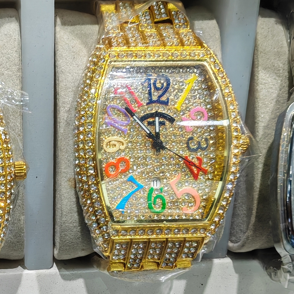 Tonneau Logosuz Tam Elmas Hip  - Luxury Watch Brands Logo incelemesi ve fiyatı